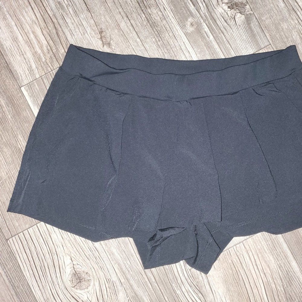 Fabletics Black Cognac Athletic Skort🛴 🚲🛴 NWOT